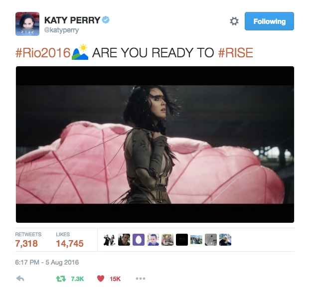 Katy Perry estreia projeção de Tweets em monumentos do Rio de Janeiro